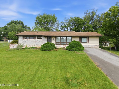 Photo of 5421 Bluefield Rd, Knoxville, TN 37921 (MLS # 1346255)