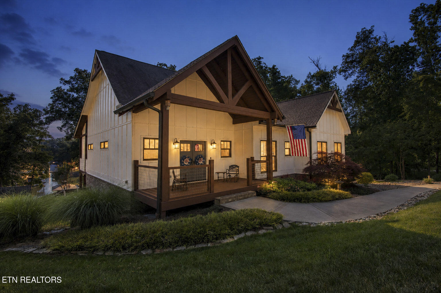721 Lakeside Coves Way