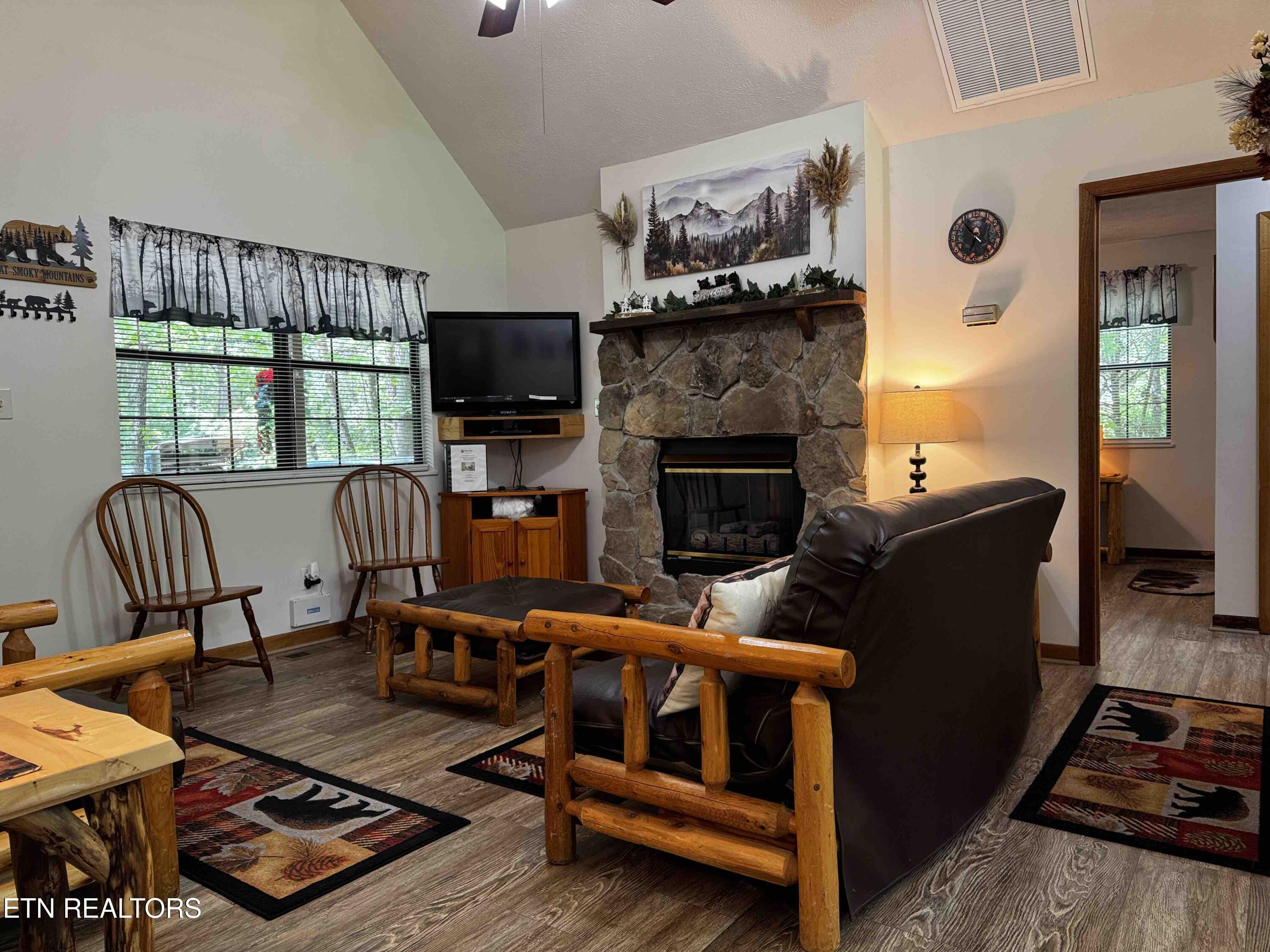 653 Oaks View Court