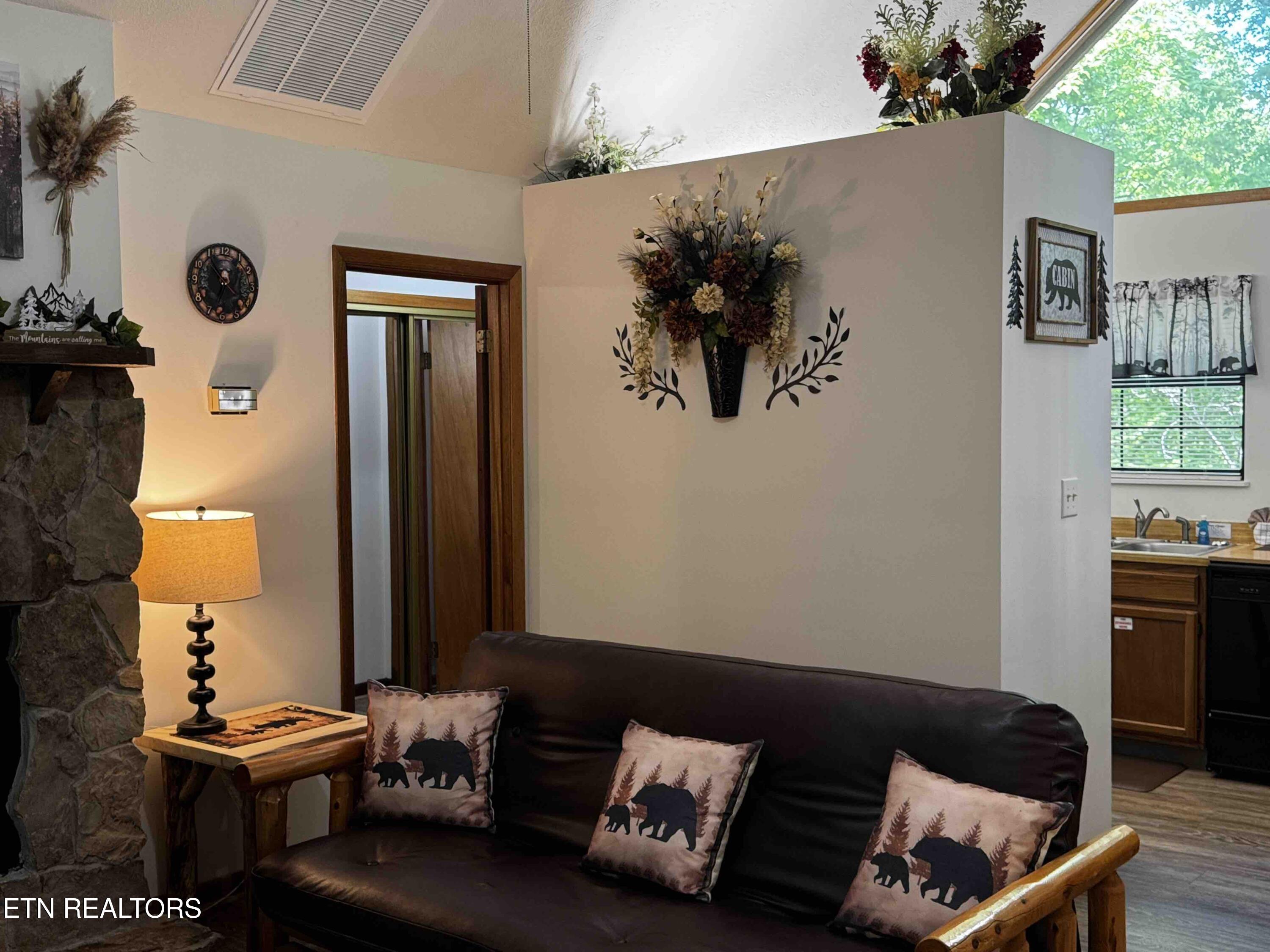 653 Oaks View Court