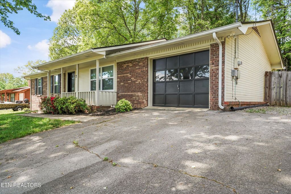 Photo of 529 Annandale Rd, Knoxville, TN 37934 (MLS # 1337490)
