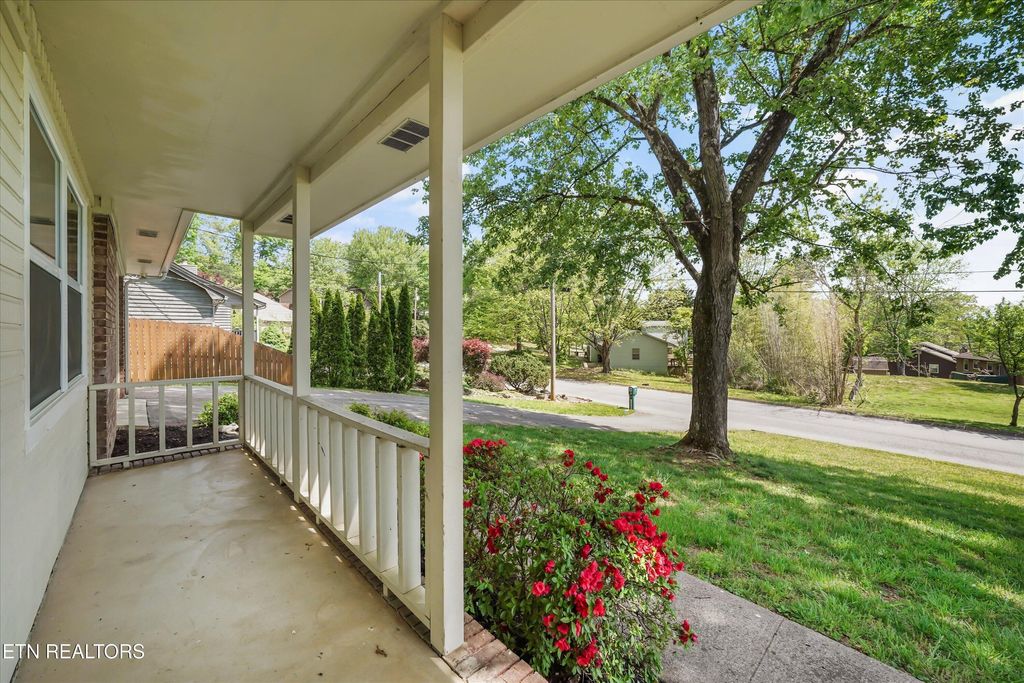 Photo of 529 Annandale Rd, Knoxville, TN 37934 (MLS # 1337490)