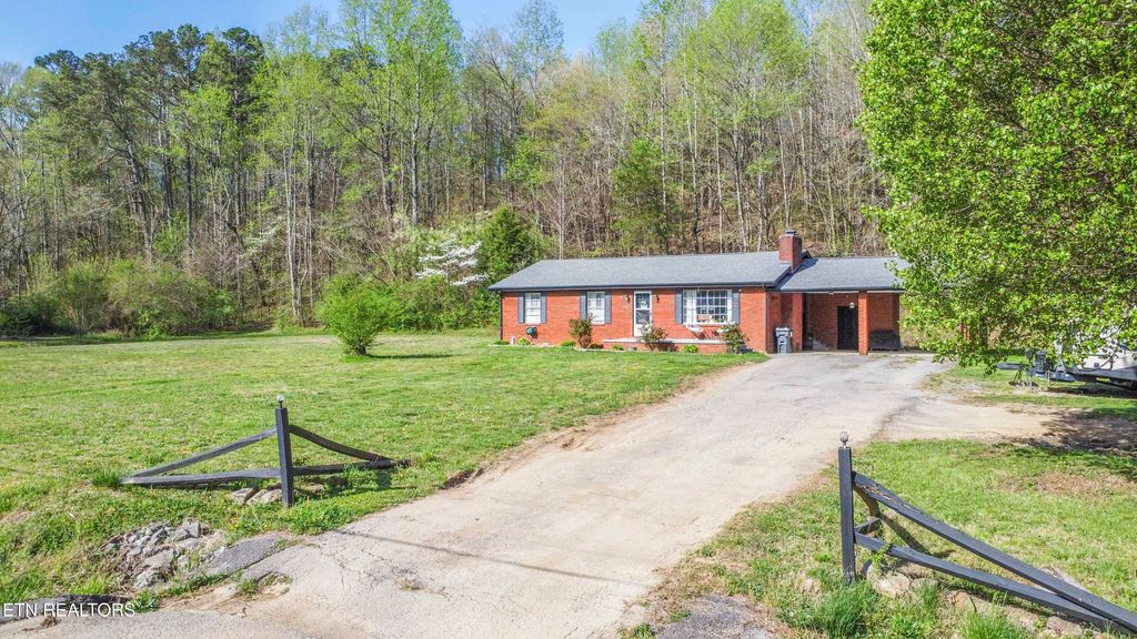 Photo of 624 Baumgartner Rd, Harriman, TN 37748 (MLS # 1335652)