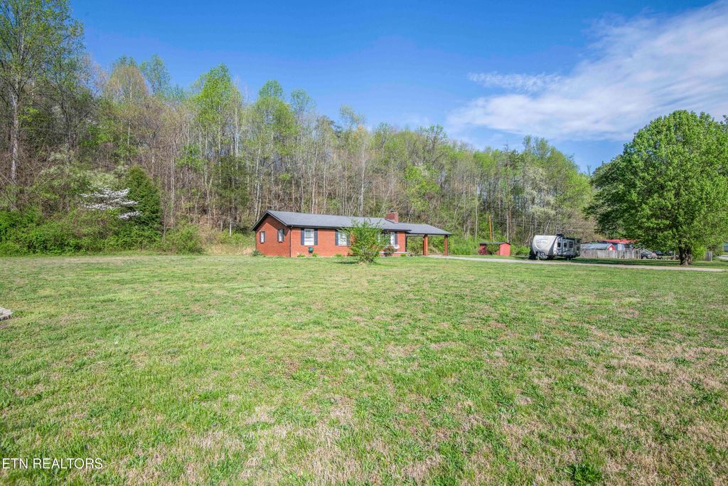 Photo of 624 Baumgartner Rd, Harriman, TN 37748 (MLS # 1335652)