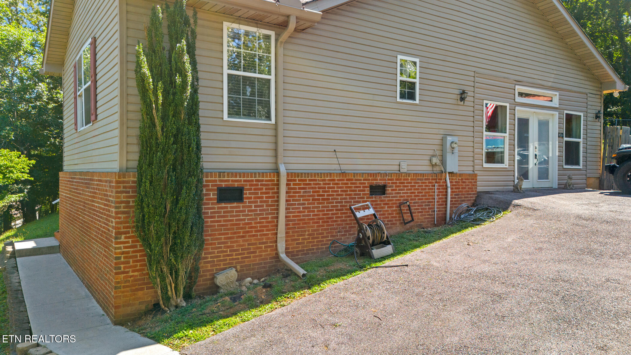 631 Rock House Rd
