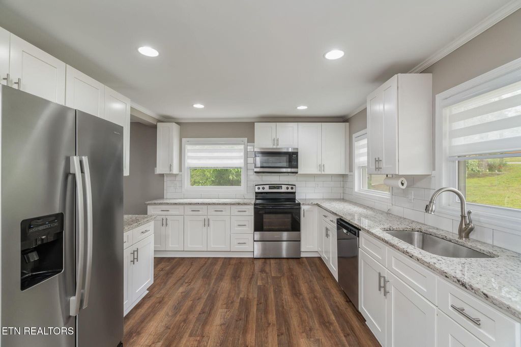 Photo of 641 Pennsylvania Ave, Oak Ridge, TN 37830 (MLS # 1298820)