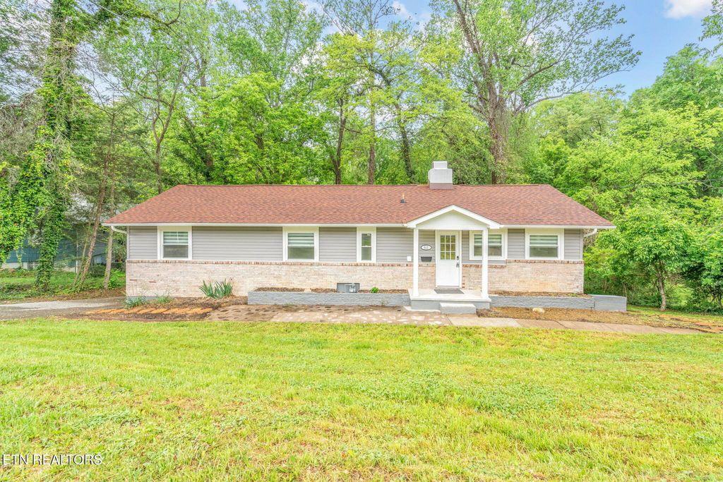 Photo of 641 Pennsylvania Ave, Oak Ridge, TN 37830 (MLS # 1298820)