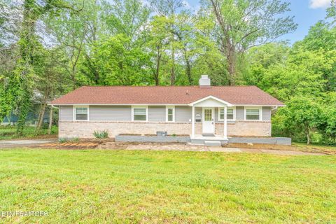 Photo of 641 Pennsylvania Ave, Oak Ridge, TN 37830 (MLS # 1298820)