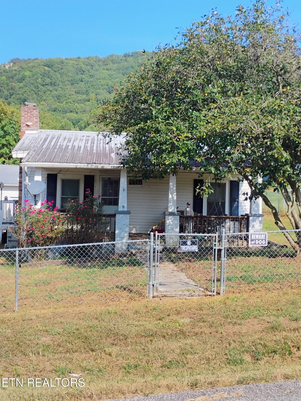 Photo of 1116 W Walden St, LaFollette, TN 37766 (MLS # 1356674)