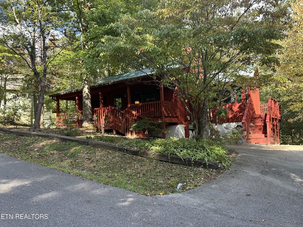 Photo of 409 Laurel Trace Trce, Townsend, TN 37882 (MLS # 1319828)