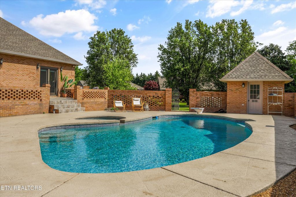 Photo of 318 Hidden Cove Court, Maryville, TN 37803 (MLS # 1338479)