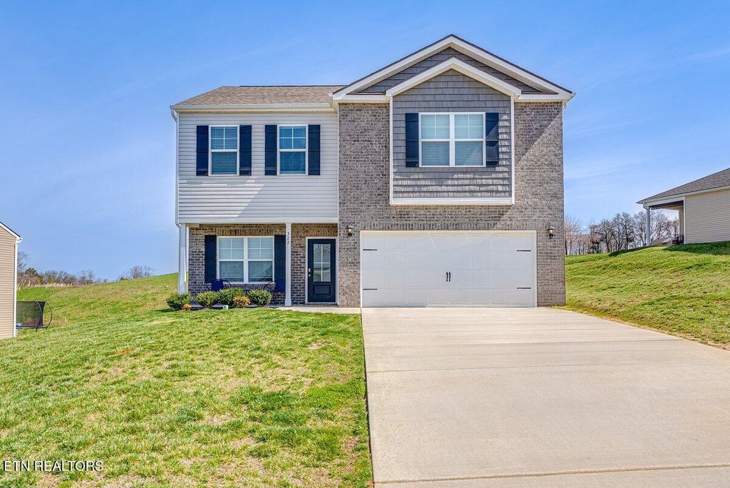 Photo of 322 Heritage Crossing Drive, Maryville, TN 37804 (MLS # 1333250)