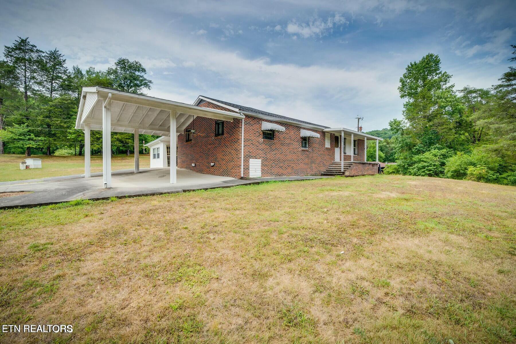 1184 Raccoon Valley Rd