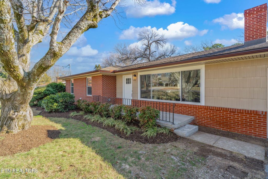 Photo of 7112 Hampshire Drive, Knoxville, TN 37909 (MLS # 1325779)