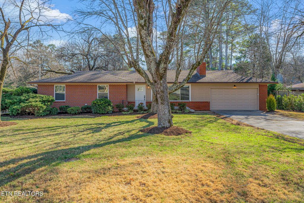 Photo of 7112 Hampshire Drive, Knoxville, TN 37909 (MLS # 1325779)