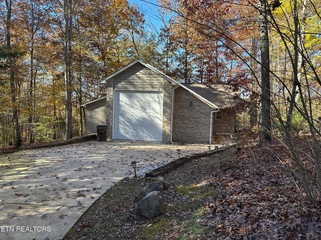 Photo of 128 Sunset Point, Crossville, TN 38571 (MLS # 1321104)