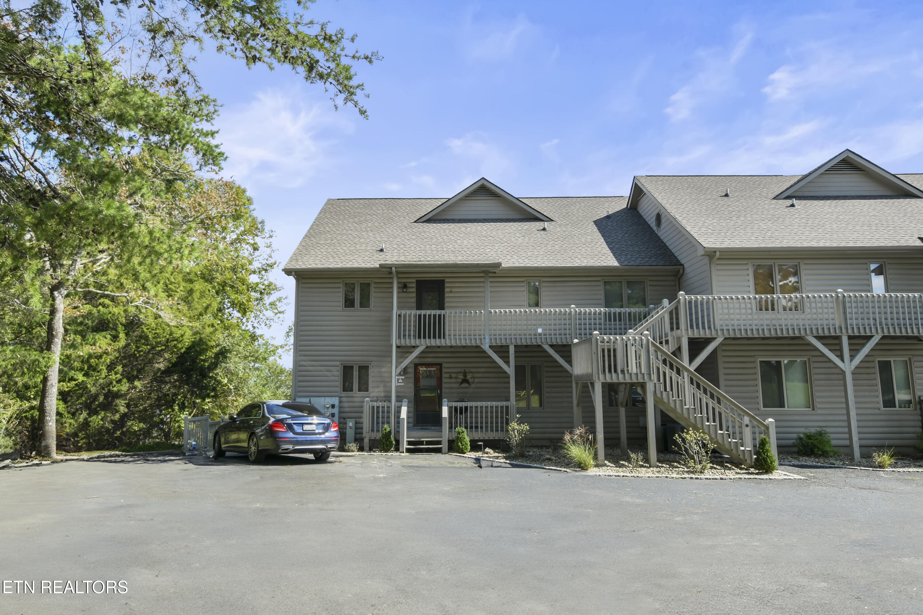 1231 Deerfield Way 1