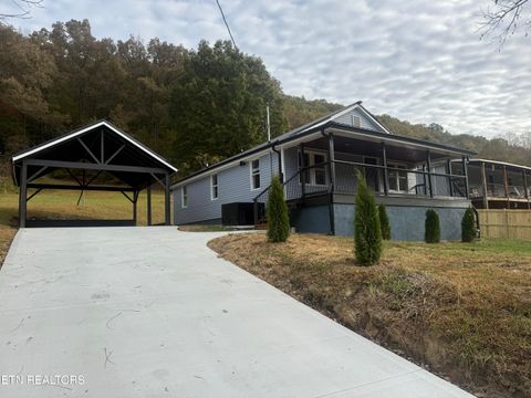 Photo of 220 Walden Ave, Oliver Springs, TN 37840 (MLS # 1319915)