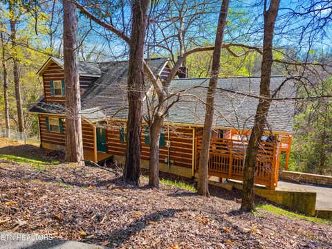 Tiny photo for 429 Filet Lane, Dandridge, TN 37725 (MLS # 1346738)