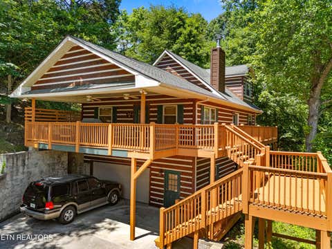 Tiny photo for 429 Filet Lane, Dandridge, TN 37725 (MLS # 1346738)