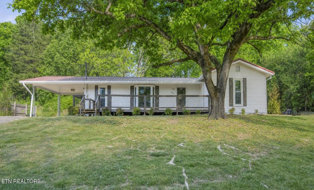 Photo of 406 McConkey St, Madisonville, TN 37354 (MLS # 1337228)
