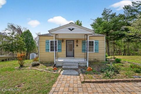 Photo of 1932 Holly Creek Rd, Celina, TN 38551 (MLS # 1336132)