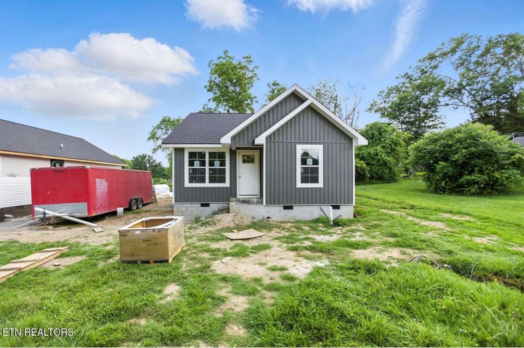 Photo of 317 FUKERSON St, Tazewell, TN 37879 (MLS # 1305825)