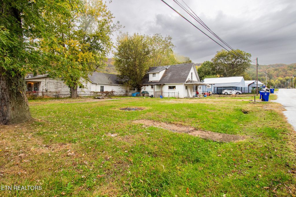 Photo of 511 W Strang St, Rockwood, TN 37854 (MLS # 1320285)