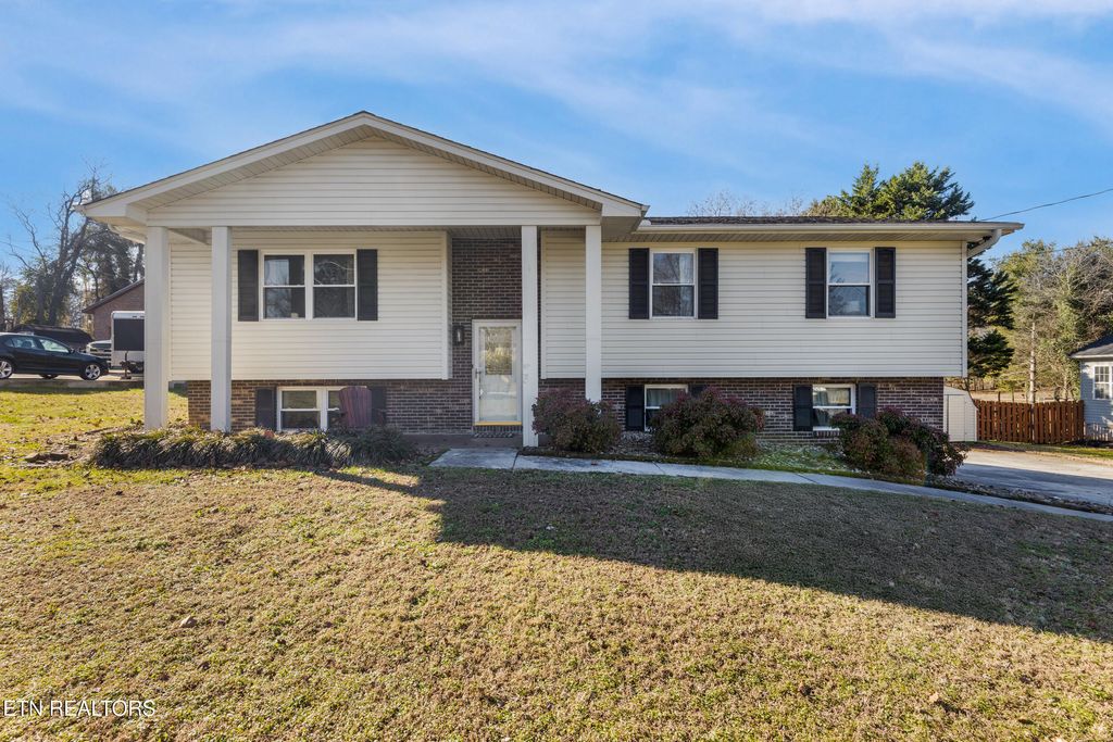 Photo of 2555 Robinson Drive, Louisville, TN 37777 (MLS # 1324546)