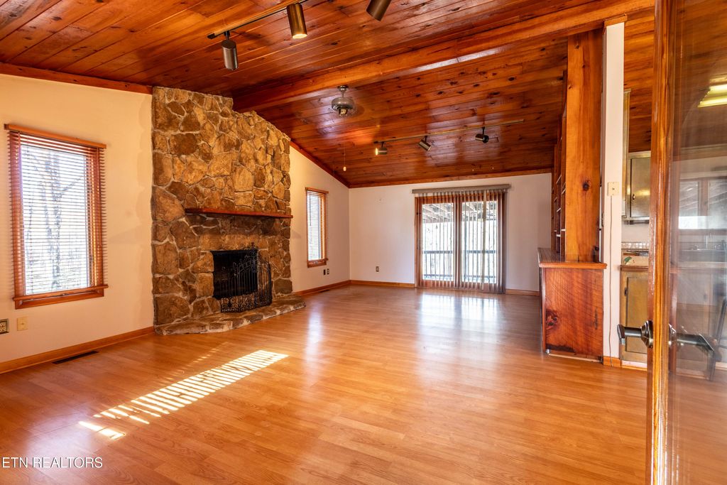 Photo of 1947 Catoosa Rd, Wartburg, TN 37887 (MLS # 1287784)