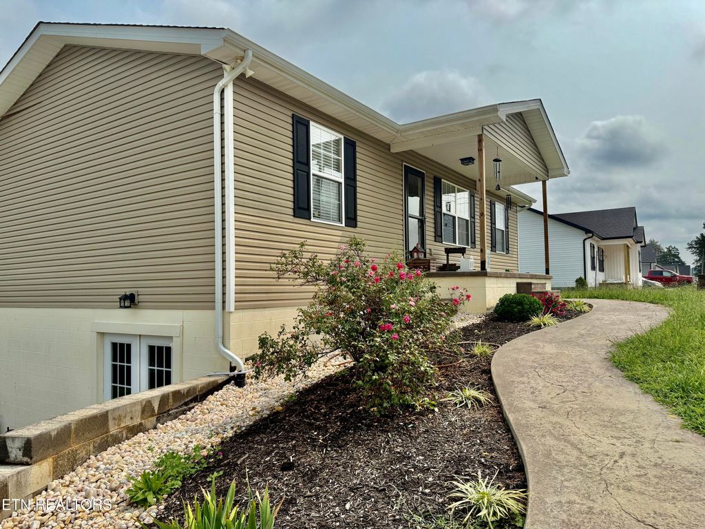 Photo of 2670 SHARPS CHAPEL Rd, Sharps Chapel, TN 37866 (MLS # 1314423)