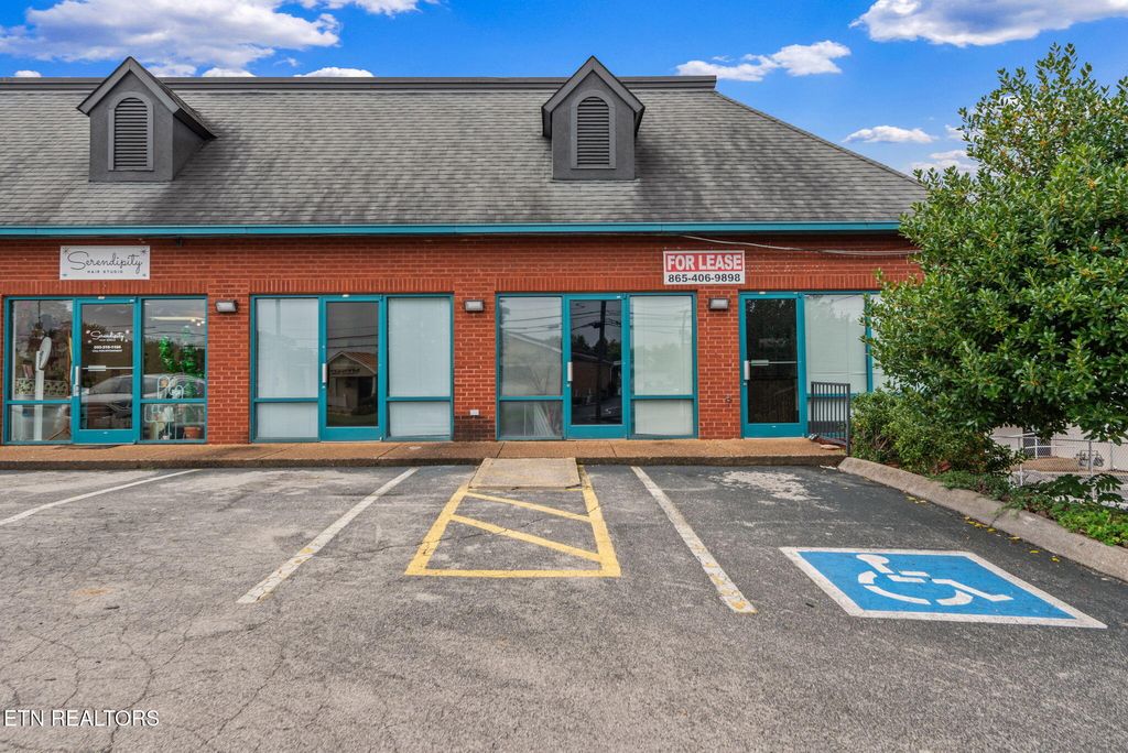 Photo of 5034 N Broadway St, Knoxville, TN 37918 (MLS # 1323684)