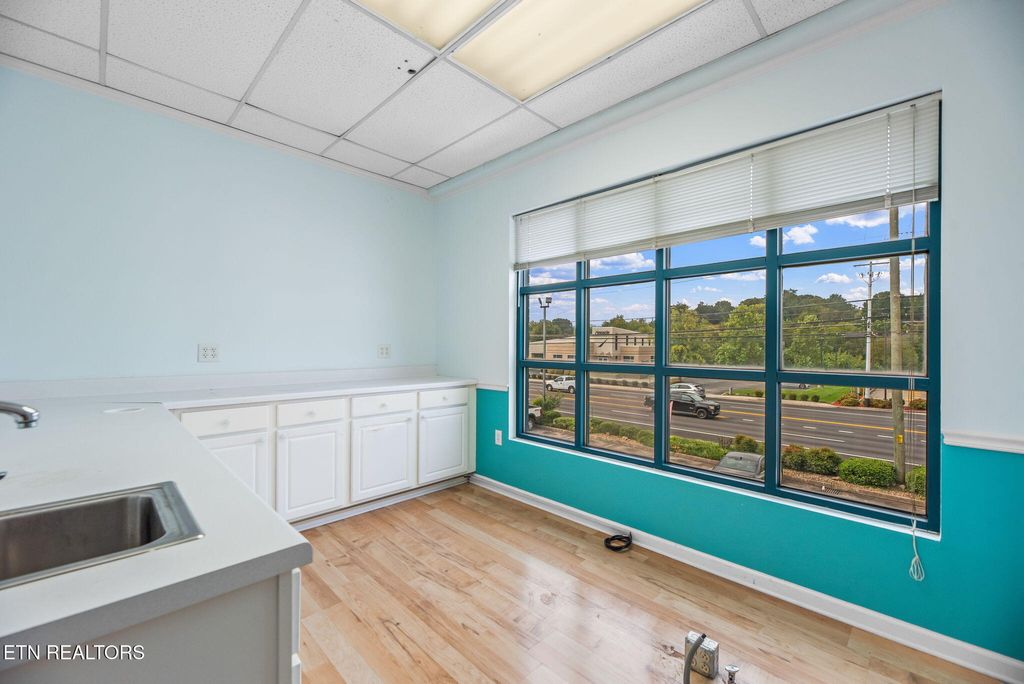 Photo of 5034 N Broadway St, Knoxville, TN 37918 (MLS # 1323684)