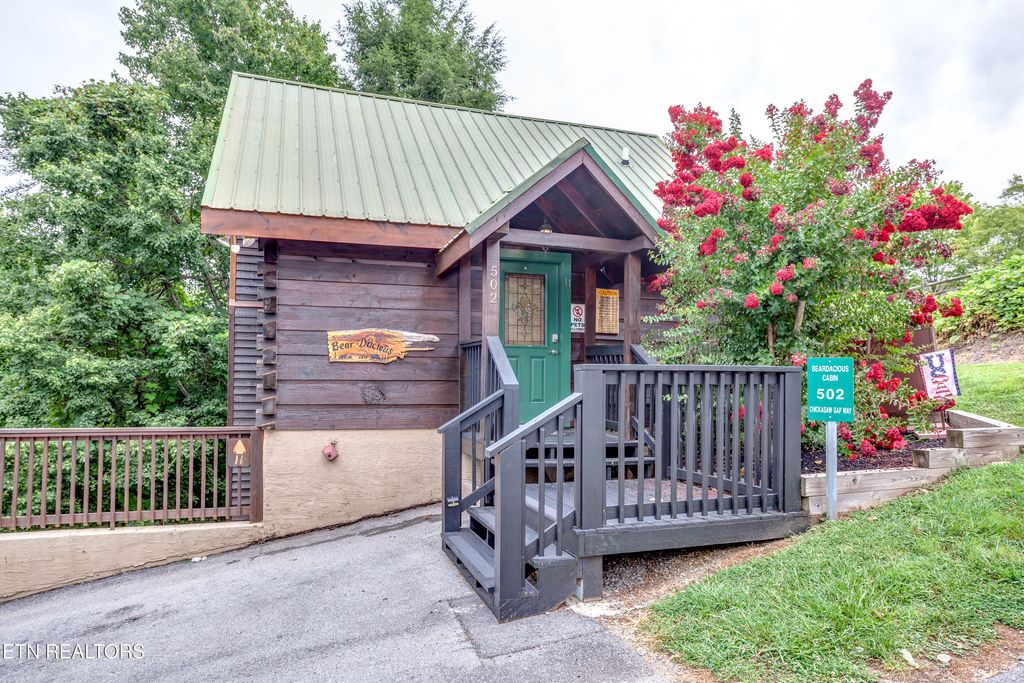 Photo of 502 Chickasaw Gap Way, Pigeon Forge, TN 37863 (MLS # 1310938)