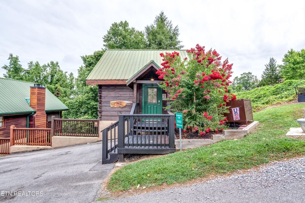 Photo of 502 Chickasaw Gap Way, Pigeon Forge, TN 37863 (MLS # 1310938)