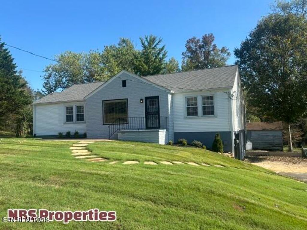 Photo of 5302 Villa Rd, Knoxville, TN 37918 (MLS # 1319267)