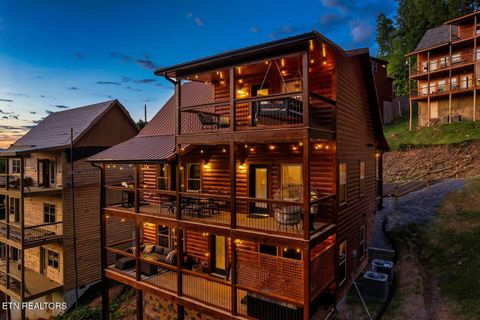 Photo of 3284 Pine Peak Way, Sevierville, TN 37862 (MLS # 1318873)