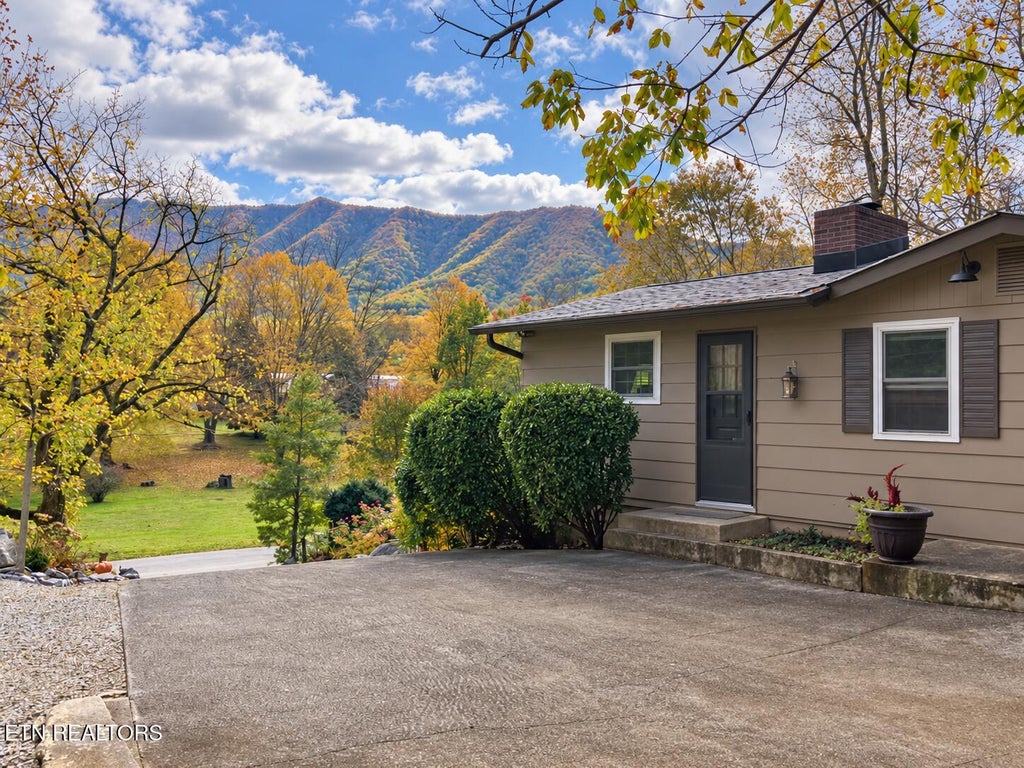 Photo of 733 Cavern Rd, Townsend, TN 37882 (MLS # 1353466)