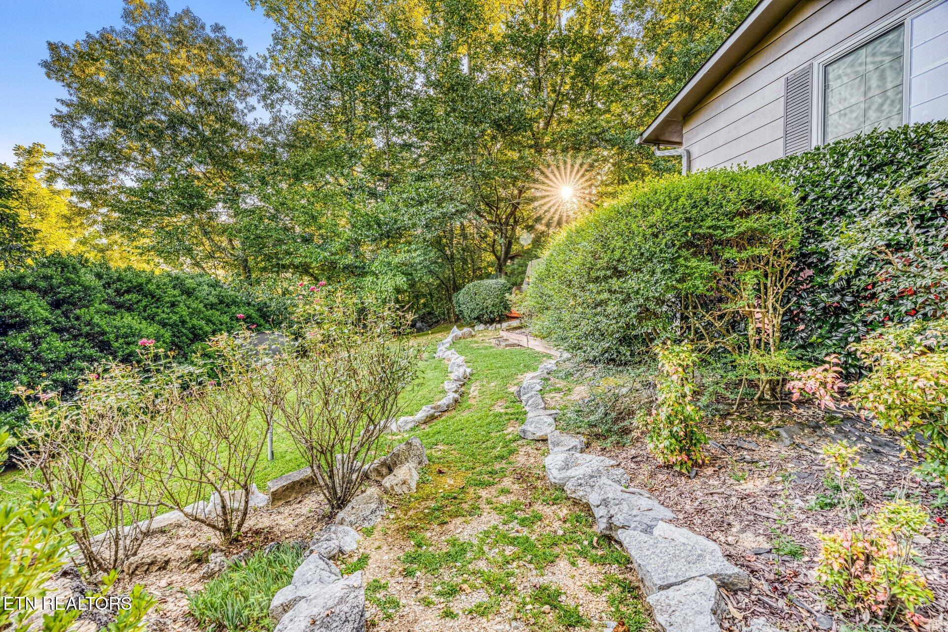 733 Cavern Rd