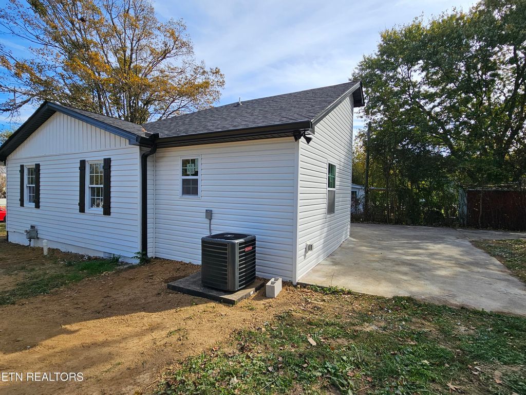 Photo of 296 Greenwood Circle, Madisonville, TN 37354 (MLS # 1319088)