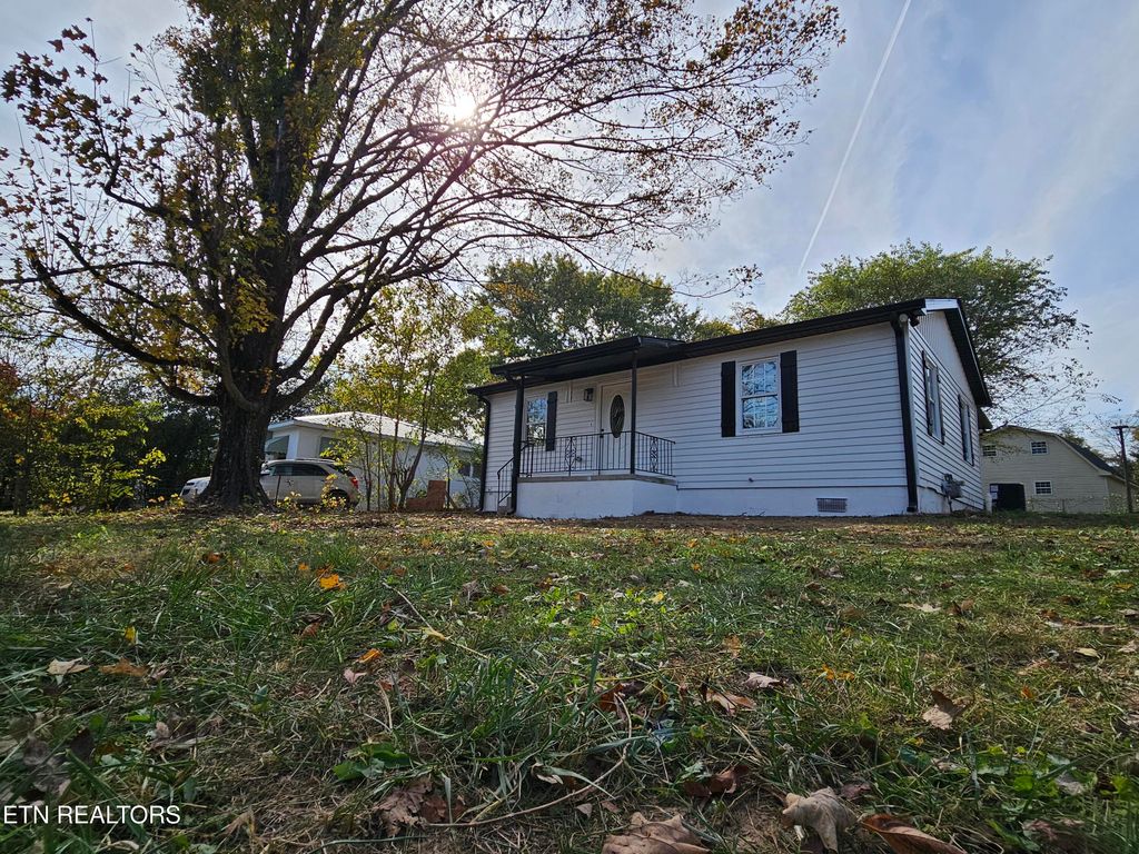 Photo of 296 Greenwood Circle, Madisonville, TN 37354 (MLS # 1319088)