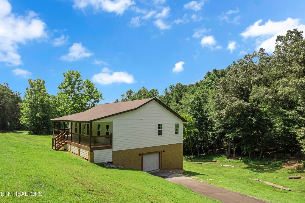 Photo of 123 Cove Springs Drive, Dandridge, TN 37725 (MLS # 1309791)