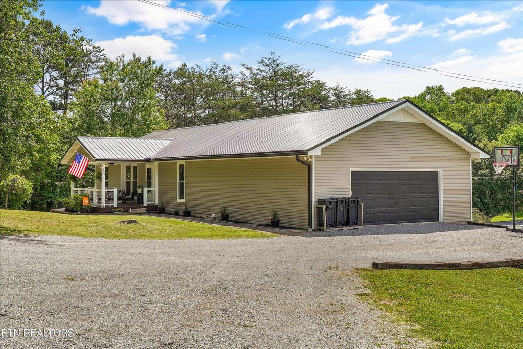 Photo of 603 Lees Chapel Rd, Sweetwater, TN 37874 (MLS # 1339361)