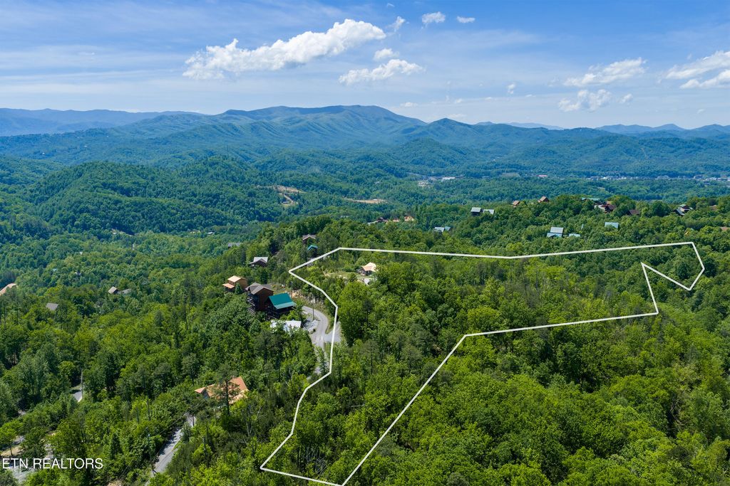 Photo of 1979 Sandstone Way, Pigeon Forge, TN 37876 (MLS # 1338977)