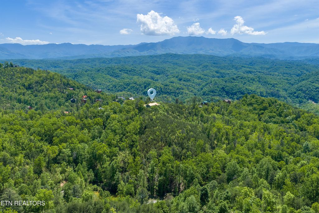 Photo of 1979 Sandstone Way, Pigeon Forge, TN 37876 (MLS # 1338977)