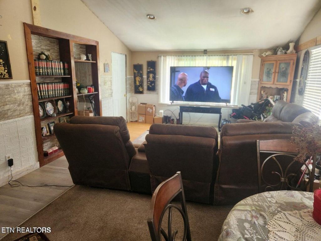 Photo of 415 Baumgartner Rd, Harriman, TN 37748 (MLS # 1319629)