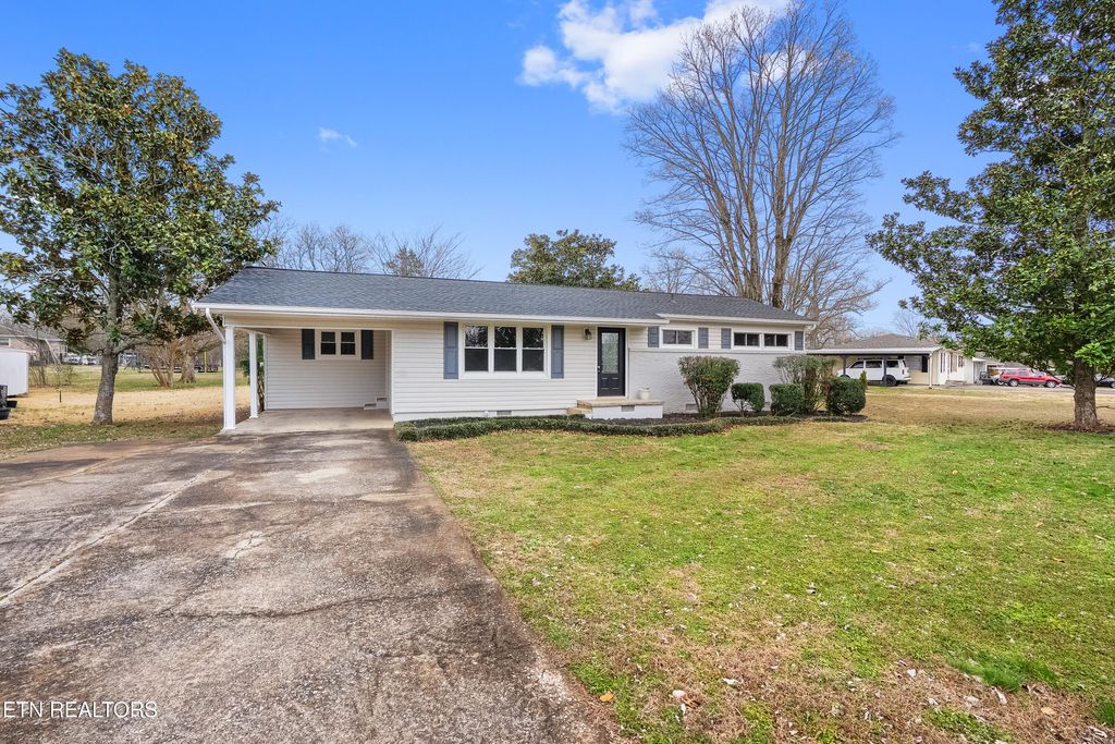 Photo of 122 Hillcrest Drive, Englewood, TN 37329 (MLS # 1327385)