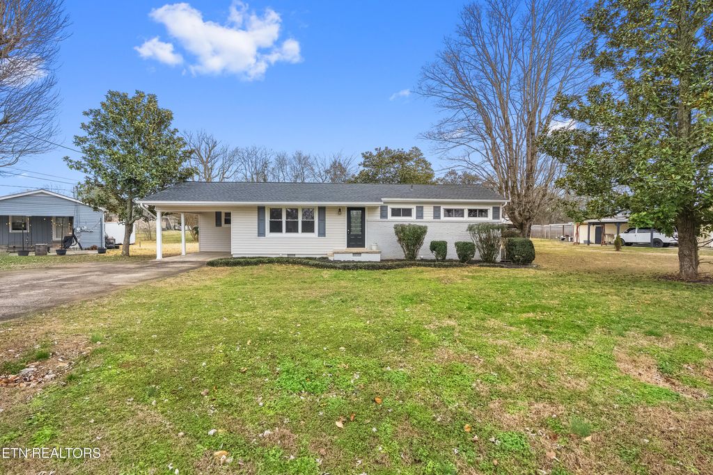 Photo of 122 Hillcrest Drive, Englewood, TN 37329 (MLS # 1327385)