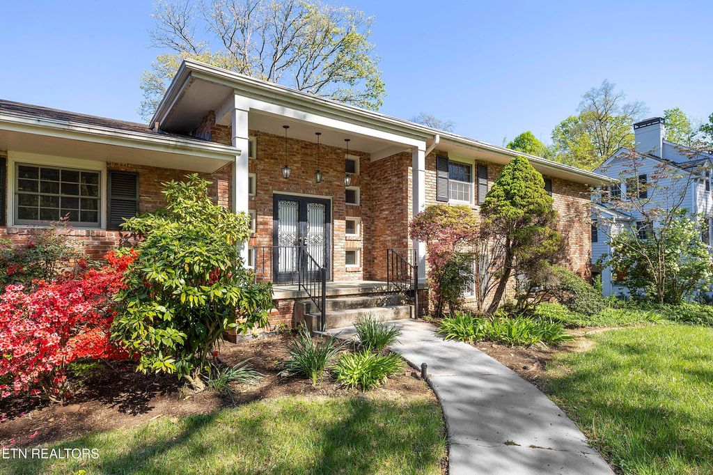 Photo of 3621 Taliluna Ave, Knoxville, TN 37919 (MLS # 1337376)
