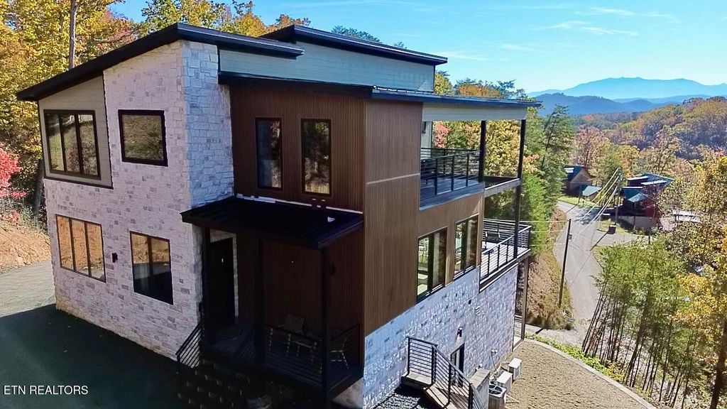 Photo of 1540 Bear Valley Rd Rd, Sevierville, TN 37876 (MLS # 1320094)